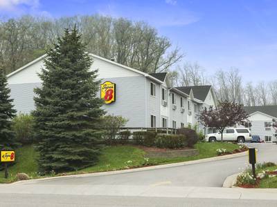 Super 8 by Wyndham Manistee - Bild 1