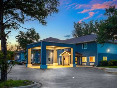 Super 8 by Wyndham McHenry - Bild 1