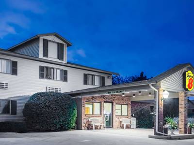 Super 8 by Wyndham Monroe WI - Bild 1