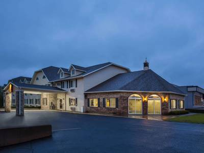 Super 8 by Wyndham Reedsburg - Bild 1