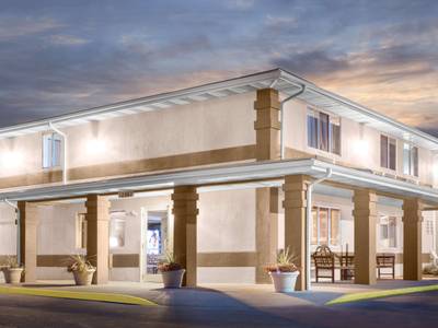 Super 8 by Wyndham Richlands/Claypool Hill Area - Bild 1