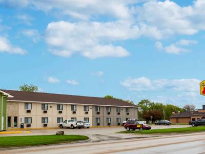 Super 8 by Wyndham Storm Lake - Bild 1