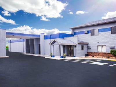 Travelodge by Wyndham Wahpeton Event Center - Bild 1