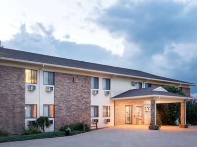 Super 8 by Wyndham Milbank SD - Bild 1