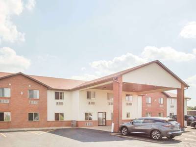 Super 8 by Wyndham Monmouth IL - Bild 1