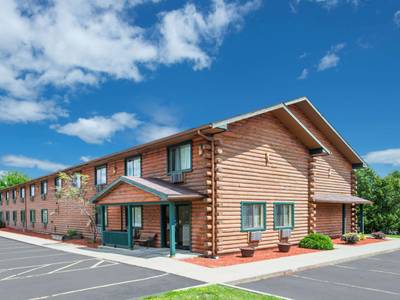 Super 8 by Wyndham Ticonderoga - Bild 1