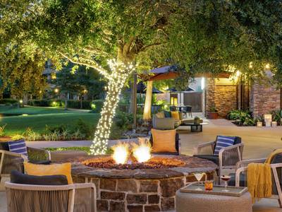 The Woodlands Resort, Curio Collection by Hilton - Bild 1