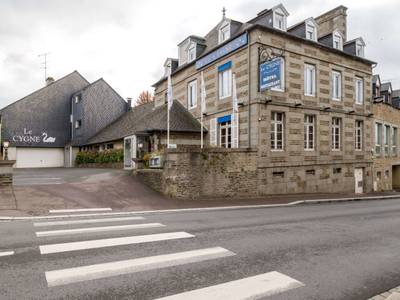 Brit Hotel Le Cygne - Bild 1