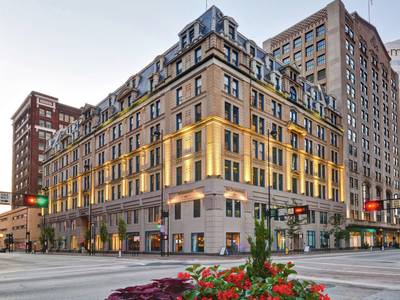 The Cincinnatian Hotel, Curio Collection by Hilton - Bild 1