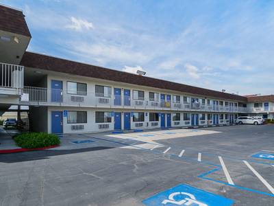 Motel 6 Lost Hills - Bild 1