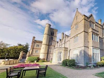 De Vere Horsley Estate - Bild 1