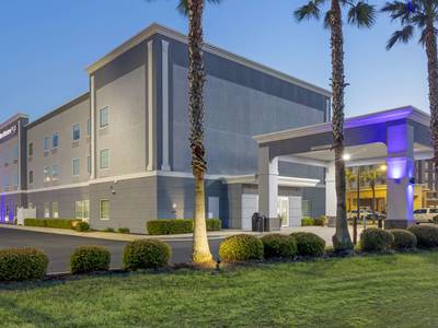 Best Western Plus Brunswick Inn & Suites - Bild 1