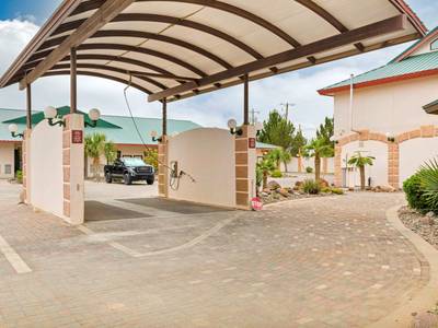 Best Western Plus Swiss Chalet Hotel & Suites - Bild 1