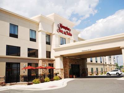 Hampton Inn & Suites Buffalo - Bild 1