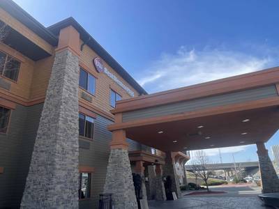 Best Western Premier KC Speedway Inn & Suites - Bild 1