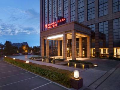 Ramada Plaza by Wyndham Lianyungang - Bild 1