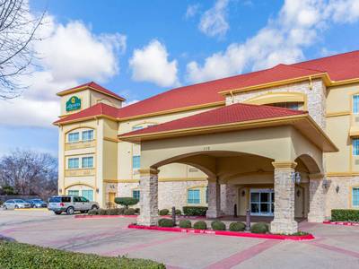 La Quinta Inn & Suites by Wyndham Ennis - Bild 1