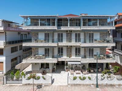 Ouzas Luxury Hotel - Bild 1