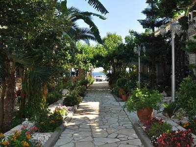 Rouda Bay Beach Hotel - Bild 1