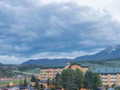 La Quinta Inn & Suites by Wyndham Silverthorne - Summit Co - Bild 1