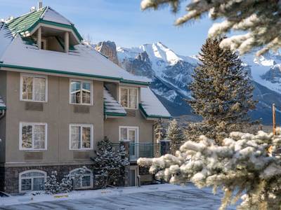 Pocaterra Inn & Waterslide - Bild 1