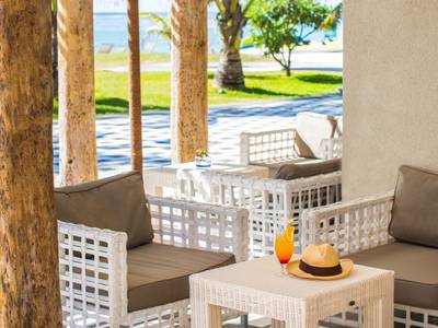 Crystals Beach Resort Belle Mare, a member of Radisson Individuals - Bild 1