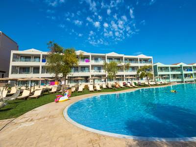 Robolla Beach Apart Hotel - Bild 1