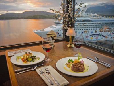 Crest Hotel - Bild 1