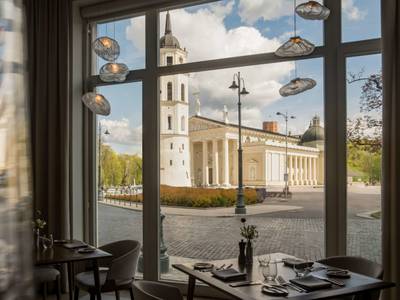 Grand Hotel Vilnius, Curio Collection by Hilton - Bild 1