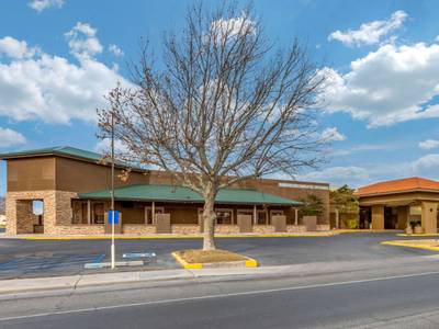 Clarion Inn & Suites - Bild 1