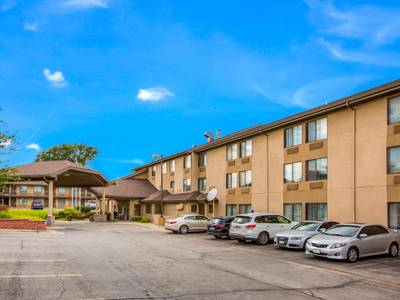 Quality Inn & Suites Lawrence – University Area - Bild 1