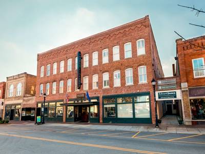 Hotel Florence, Tapestry Collection by Hilton - Bild 1