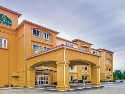La Quinta Inn & Suites by Wyndham Atlanta-Union City - Bild 1