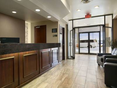 Super 8 by Wyndham Fox Creek - Bild 1