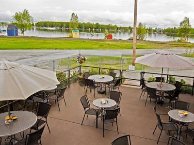 Coast Inn at Lake Hood - Bild 1