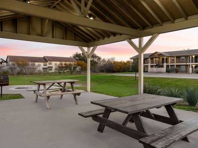 Eagle's Den Suites Kenedy a Travelodge by Wyndham - Bild 1