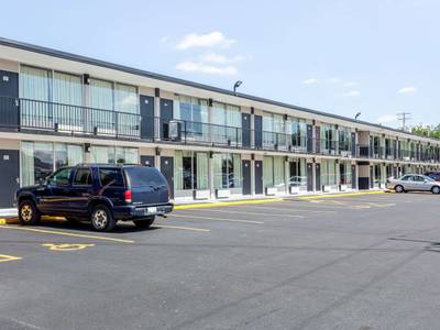 Econo Lodge Shorewood - Bild 1