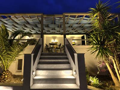 Omiros Hotel - Bild 1