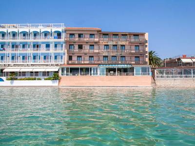 Flisvos Hotel - Bild 1