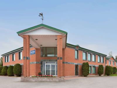 Travelodge By Wyndham Rigaud - Bild 1