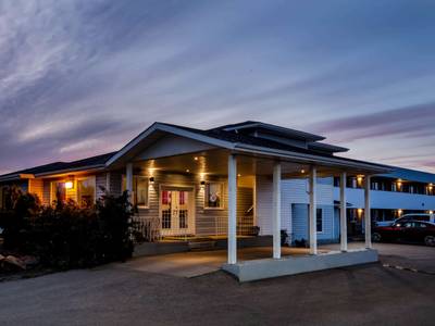 Super 8 by Wyndham Smoky Lake - Bild 1