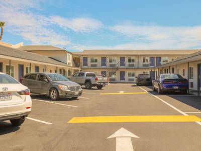 Motel 6 Tustin, CA – Orange County - Bild 1