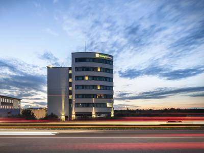 Holiday Inn Express München Messe - Bild 1