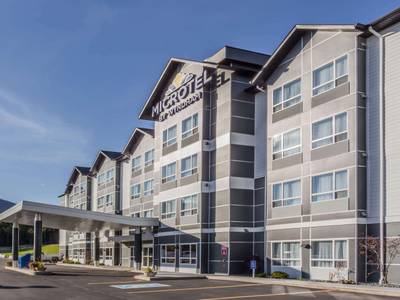 Microtel Inn & Suites by Wyndham Kitimat - Bild 1