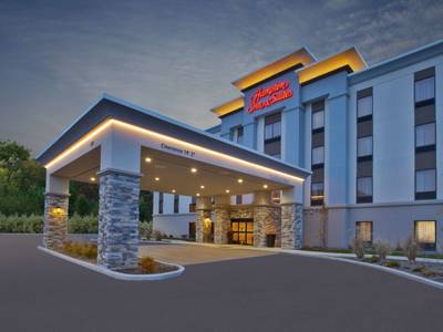 Hampton Inn & Suites Alliance - Bild 1