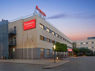 Ramada by Wyndham Valencia Almussafes - Bild 1