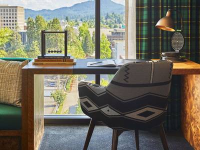 Graduate by Hilton Eugene - Bild 1