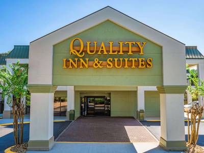 Quality Inn & Suites at Six Flags - Bild 1