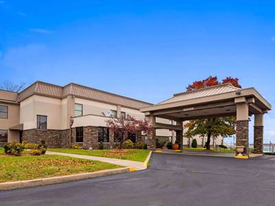 Baymont by Wyndham Monroe Ohio - Bild 1