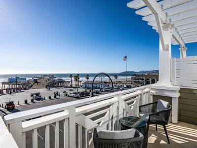 Inn at the Pier Pismo Beach, Curio Collection by Hilton - Bild 1